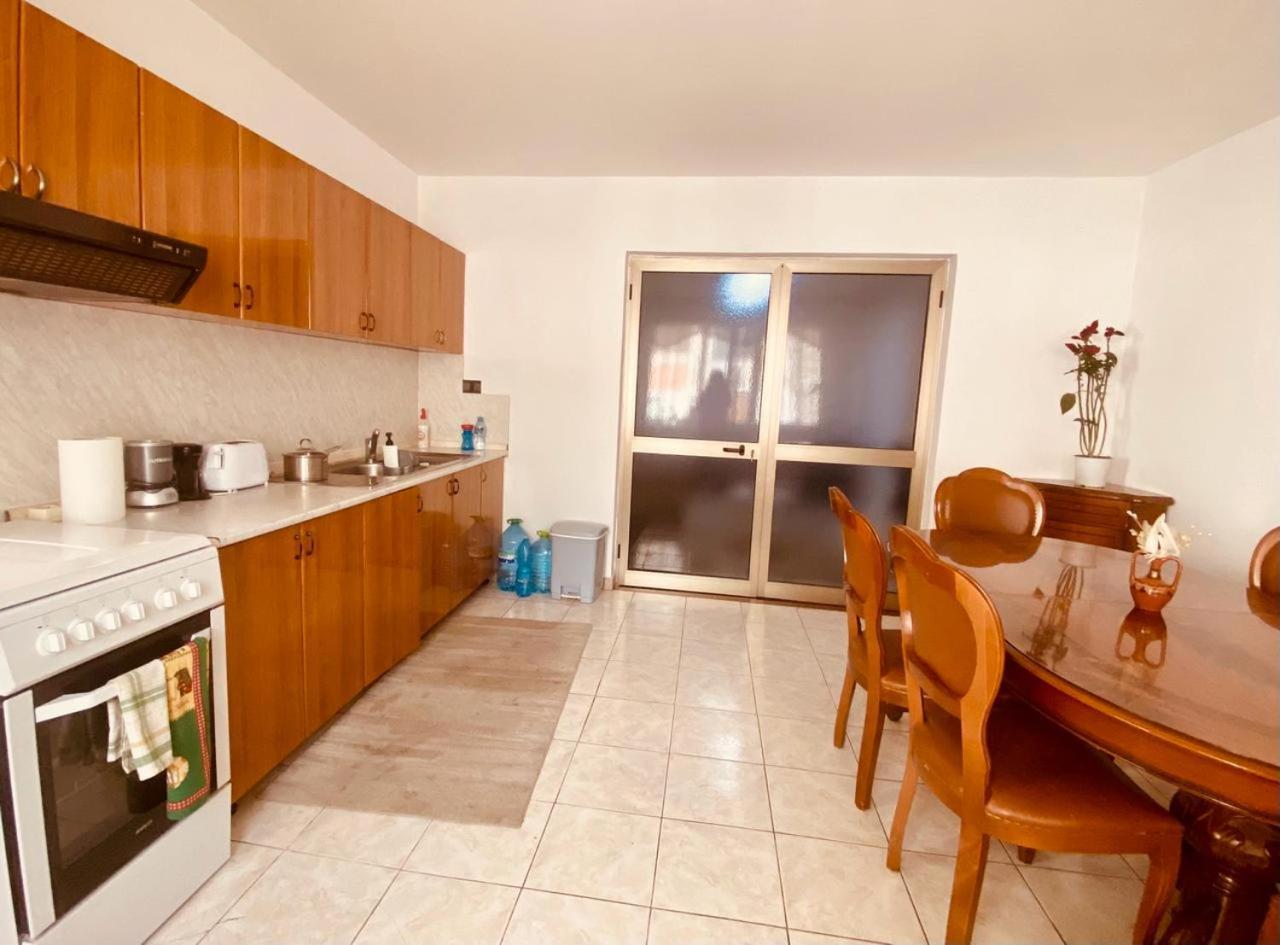 Apartment Tirana Exterior foto